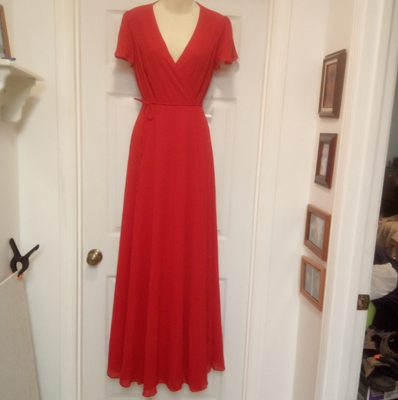 🆕 Lulu's💕Wrap dress 👗 Size 2-4 Small 🌹color beautiful red💄Stunning dress on - Picture 9 of 9